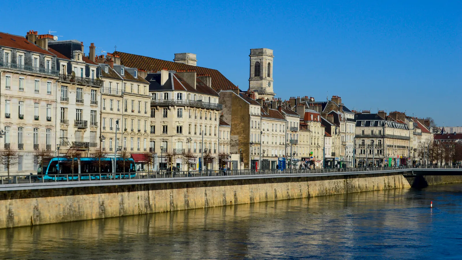Le quartier Battant, sur la rive droite du Doubs à Besançon