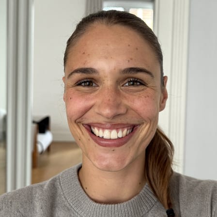 Portrait d'une habitante de la Boucle ayant comparé ses devis de diagnostic à Besançon